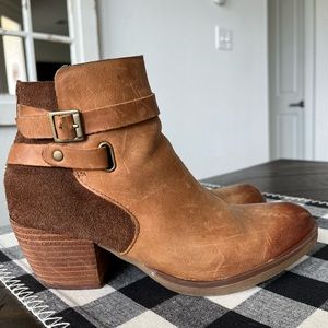 Korks by Kork-ease sz 6 distressed booties